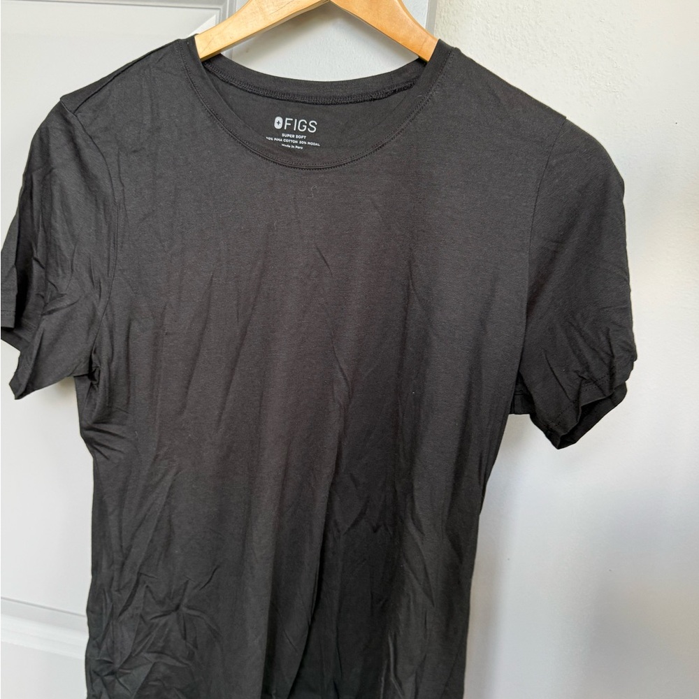 Figs Woman’s Charcoal Short Sleeve Tee
